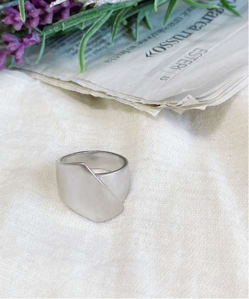 apres jour mignon（アプレジュールミニョン）の「【apresjour mignon×ARIAZ】アソート変形リング（リング・レディース・シルバー系その他2/ゴールド系その他2/シルバー系その他/ゴールド系その他/シルバー/シルバー系その他3/ゴールド/ゴールド系その他3/シルバー系その他4/ゴールド系その他4/シルバー系その他5/その他/ゴールド系その他6/シルバー系その他7/ゴールド系その他7/シルバー系その他6/ゴールド系その他5/その他5/その他4/その他3/その他2/その他9/その他10/その他11/その他12/その他13/その他6/その他7/その他8・ONESIZE）」の4枚目の写真