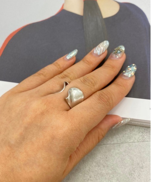 apres jour mignon（アプレジュールミニョン）の「【apresjour mignon×ARIAZ】アソート変形リング（リング・レディース・シルバー系その他2/ゴールド系その他2/シルバー系その他/ゴールド系その他/シルバー/シルバー系その他3/ゴールド/ゴールド系その他3/シルバー系その他4/ゴールド系その他4/シルバー系その他5/その他/ゴールド系その他6/シルバー系その他7/ゴールド系その他7/シルバー系その他6/ゴールド系その他5/その他5/その他4/その他3/その他2/その他9/その他10/その他11/その他12/その他13/その他6/その他7/その他8・ONESIZE）」の7枚目の写真