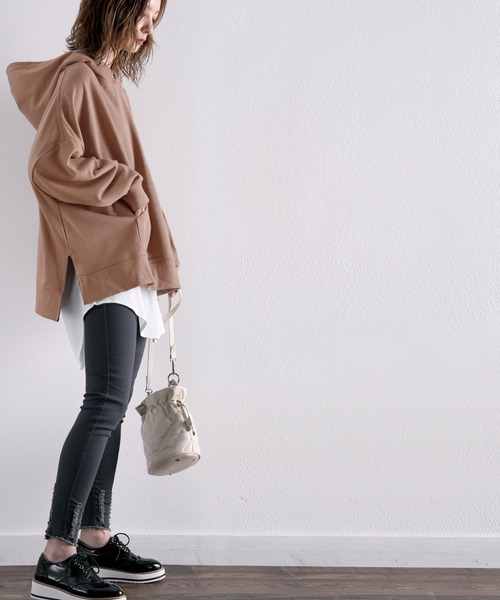 classicalelf（クラシカルエルフ）の「【セットアップ】無地プルオーバー半袖パーカーor長袖パーカー+キャミソール 2点セットアップ（パーカー・レディース・グリーン系その他2/ブラック系その他2/ブラウン系その他2/ブラック系その他/ブラウン系その他/ベージュ系その他/ベージュ系その他2/グリーン系その他/ホワイト系その他2・LARGE/MEDIUM/X-LARGE）」の12枚目の写真