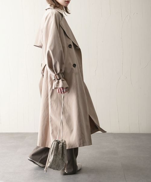Chillfar(チルファー)の「キャンディスリーブビッグトレンチコート(トレンチコート・レディース・ベージュ/ピンク/ブルー/サンドベージュ/グレイッシュベージュ・MEDIUM/LARGE)」の4枚目の写真