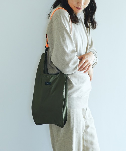 STANDARD SUPPLY（スタンダードサプライ）の「スタンダードサプライ / REGII レジー / KIOSK キオスク（ショルダーバッグ・レディース・サックスブルー/ピンク/ネイビー/ライトグレー/チョコ/イエロー/カーキ/ダークグレー/ブラック×ホワイト/ホワイト/ブラック×ブラック/グレイッシュベージュ/ブルー/ライトベージュ/オレンジ・FREE）」の9枚目の写真