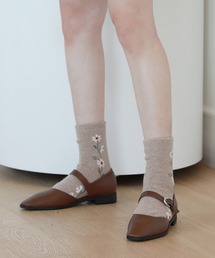 デイリーに履きやすいシンプルなメリージェーンフラットシューズ