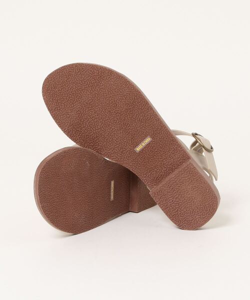 ONIGIRI(オニギリ)の「【一部店舗限定】 フラットサンダル(サンダル・レディース・ブラウン/アイボリー・23.5cm/24.5cm)」の13枚目の写真