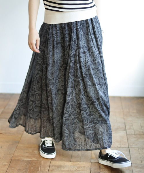 Auntie Rosa Holiday（アンティローザホリデー）の「フラワープリントパネルスカート（スカート・レディース・ブラック/パープル/オフホワイト・MEDIUM/LARGE）」の7枚目の写真