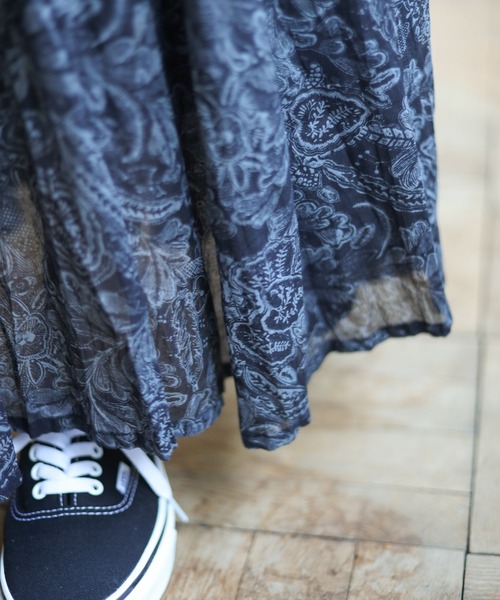 Auntie Rosa Holiday（アンティローザホリデー）の「フラワープリントパネルスカート（スカート・レディース・ブラック/パープル/オフホワイト・MEDIUM/LARGE）」の4枚目の写真