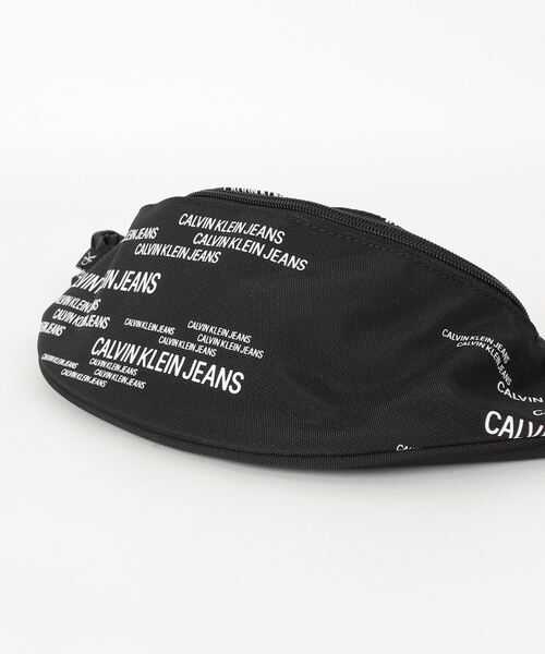 Calvin Klein Jeans Accessory（カルバン・クラインジーンズアクセサリー）の「オール ロゴ ボディ バック（ボディバッグ/ウエストポーチ・メンズ・ブラック・FREE）」の5枚目の写真