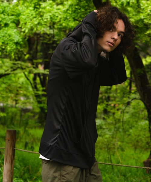 OUTDOOR PRODUCTS APPAREL（アウトドアプロダクツアパレル）の「防蚊加工　ＵＶカットパーカー　UPF50＋　冷感機能/UVカット機能/耐塩素機能　ラッシュガードとしても使用可　ワンポイントブランドロゴ（パーカー・メンズ・カーキ/グレー/ブラック/ネイビー・MEDIUM/LARGE/X-LARGE）」の11枚目の写真