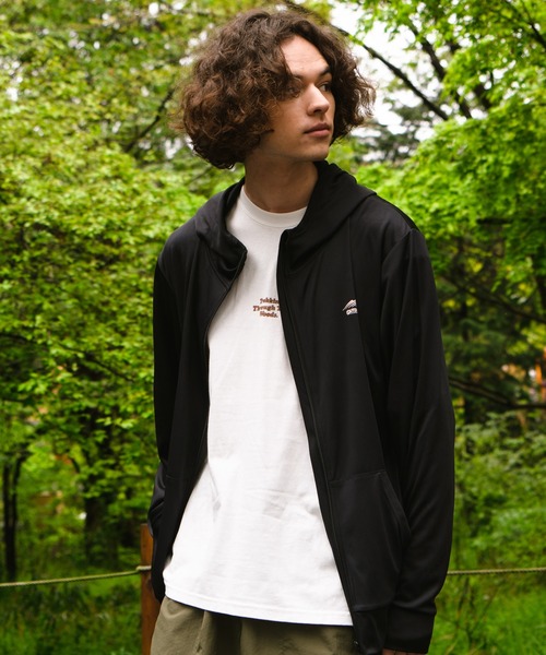 OUTDOOR PRODUCTS APPAREL（アウトドアプロダクツアパレル）の「防蚊加工　ＵＶカットパーカー　UPF50＋　冷感機能/UVカット機能/耐塩素機能　ラッシュガードとしても使用可　ワンポイントブランドロゴ（パーカー・メンズ・カーキ/グレー/ブラック/ネイビー・MEDIUM/LARGE/X-LARGE）」の9枚目の写真