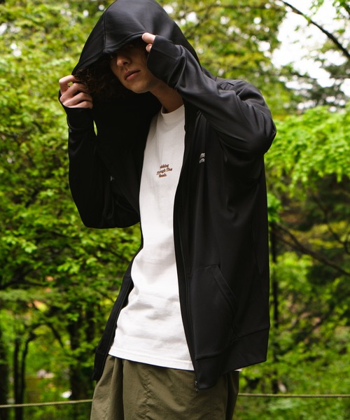 OUTDOOR PRODUCTS APPAREL（アウトドアプロダクツアパレル）の「防蚊加工　ＵＶカットパーカー　UPF50＋　冷感機能/UVカット機能/耐塩素機能　ラッシュガードとしても使用可　ワンポイントブランドロゴ（パーカー・メンズ・カーキ/グレー/ブラック/ネイビー・MEDIUM/LARGE/X-LARGE）」の7枚目の写真