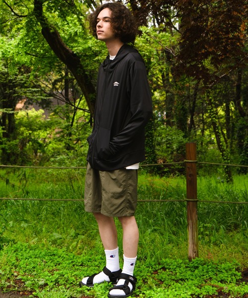 OUTDOOR PRODUCTS APPAREL（アウトドアプロダクツアパレル）の「防蚊加工　ＵＶカットパーカー　UPF50＋　冷感機能/UVカット機能/耐塩素機能　ラッシュガードとしても使用可　ワンポイントブランドロゴ（パーカー・メンズ・カーキ/グレー/ブラック/ネイビー・MEDIUM/LARGE/X-LARGE）」の19枚目の写真