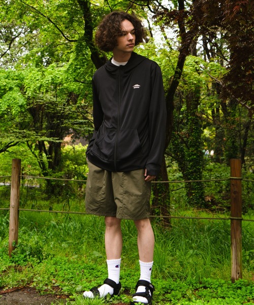 OUTDOOR PRODUCTS APPAREL（アウトドアプロダクツアパレル）の「防蚊加工　ＵＶカットパーカー　UPF50＋　冷感機能/UVカット機能/耐塩素機能　ラッシュガードとしても使用可　ワンポイントブランドロゴ（パーカー・メンズ・カーキ/グレー/ブラック/ネイビー・MEDIUM/LARGE/X-LARGE）」の17枚目の写真