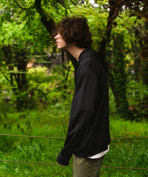 OUTDOOR PRODUCTS APPAREL（アウトドアプロダクツアパレル）の「防蚊加工　ＵＶカットパーカー　UPF50＋　冷感機能/UVカット機能/耐塩素機能　ラッシュガードとしても使用可　ワンポイントブランドロゴ（パーカー・メンズ・カーキ/グレー/ブラック/ネイビー・MEDIUM/LARGE/X-LARGE）」の12枚目の写真