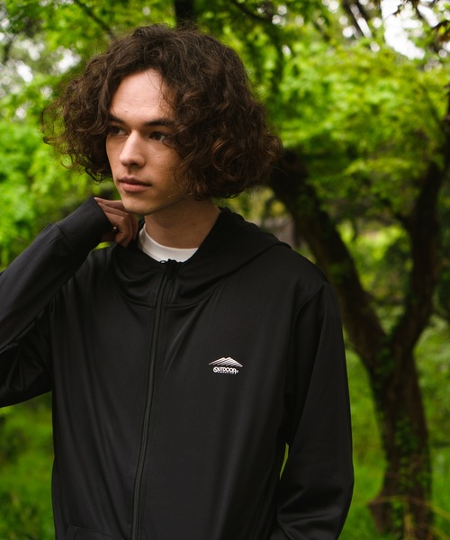 OUTDOOR PRODUCTS APPAREL（アウトドアプロダクツアパレル）の「防蚊加工　ＵＶカットパーカー　UPF50＋　冷感機能/UVカット機能/耐塩素機能　ラッシュガードとしても使用可　ワンポイントブランドロゴ（パーカー・メンズ・カーキ/グレー/ブラック/ネイビー・MEDIUM/LARGE/X-LARGE）」の6枚目の写真