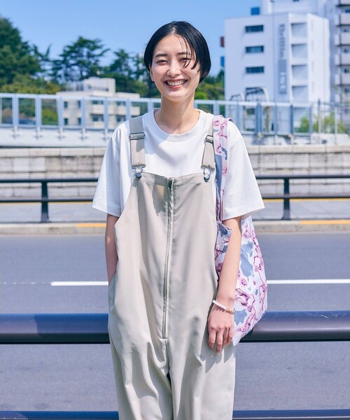 tk.TAKEO KIKUCHI(ティーケータケオキクチ)の「◆【WEB限定】潮田あかり×tk.TAKEO KIKUCHI コラボオーバーオール+トートバッグ(ユニセックスアイテム)(つなぎ/オールインワン・メンズ・ブラック/ベージュ/カーキ/ブラウン系・88/66)」の6枚目の写真
