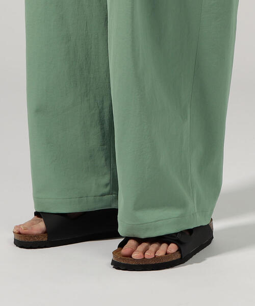 TOMORROWLAND （トゥモローランド）の「コットンポリエステル スーパーワイドパンツ（その他パンツ・メンズ・ライトグリーン/ホワイト/ブラウン/ネイビー・S/XS/M）」の19枚目の写真