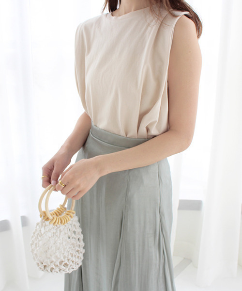 MODE ROBE（モードローブ）の「タックショルダータンクトップ（タンクトップ・レディース・ホワイト/ブラック/ベージュ/ピンク・FREE）」の4枚目の写真