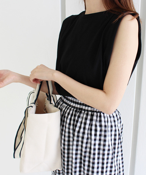 MODE ROBE（モードローブ）の「タックショルダータンクトップ（タンクトップ・レディース・ホワイト/ブラック/ベージュ/ピンク・FREE）」の6枚目の写真