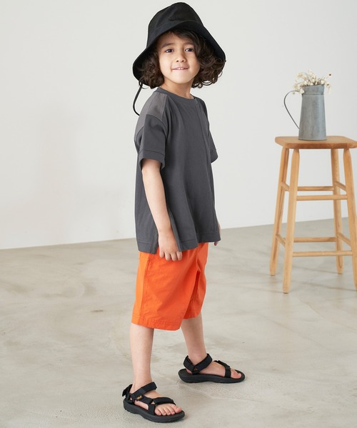 &yam(アンドヤム)の「USAコットン 異素材ミリタリーサイドスリット半袖Tシャツ(Tシャツ/カットソー・キッズ・ブルー/ブラック/ベージュ/グリーン・130-140cm/140-150cm/110-120cm/120-130cm/150-160cm)」の9枚目の写真