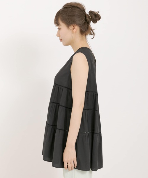 URBAN RESEARCH Sonny Label（アーバンリサーチサニーレーベル）の「Vネックティアードブラウス（シャツ/ブラウス・レディース・ブルー/ホワイト/ブラック・FREE）」の13枚目の写真