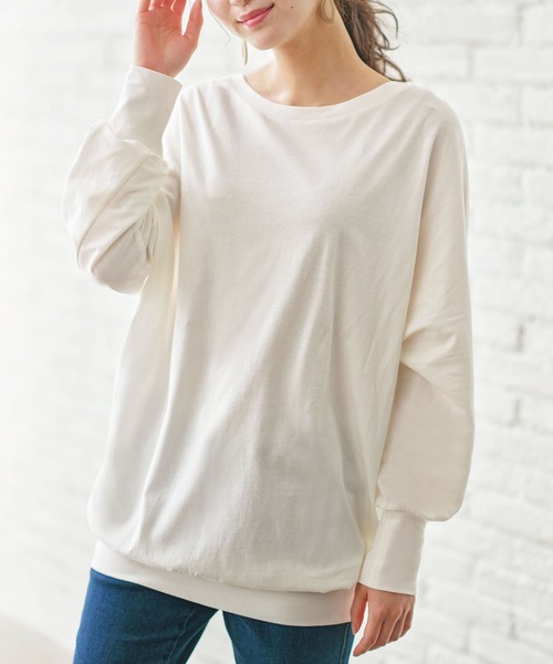 GeeRA(ジーラ)の「綿100%ボートネックドルマンカットソー(Tシャツ/カットソー・レディース・ベージュ/オフホワイト/ブラック/ボルドー・X-LARGE/LARGE/XX-LARGE/MEDIUM)」の1枚目の写真