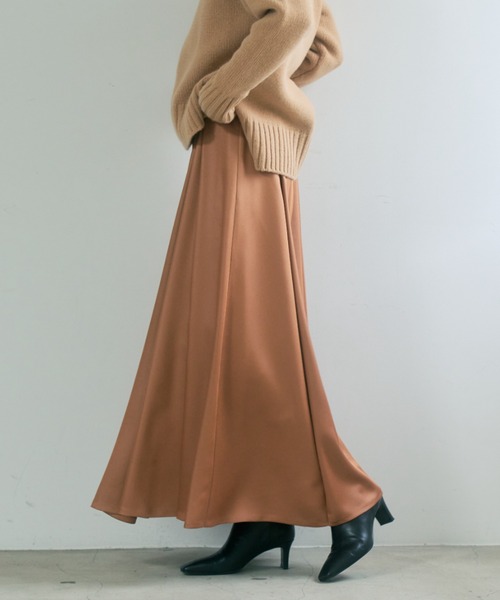 ANAYI（アナイ）の「レザーライクサテンフレア スカート（スカート・レディース・ベージュ/キャメル/トップグレー・36/38/34）」の16枚目の写真