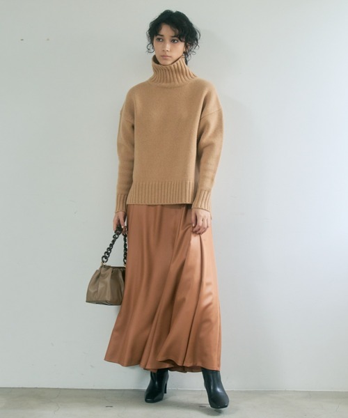 ANAYI（アナイ）の「レザーライクサテンフレア スカート（スカート・レディース・ベージュ/キャメル/トップグレー・36/38/34）」の12枚目の写真