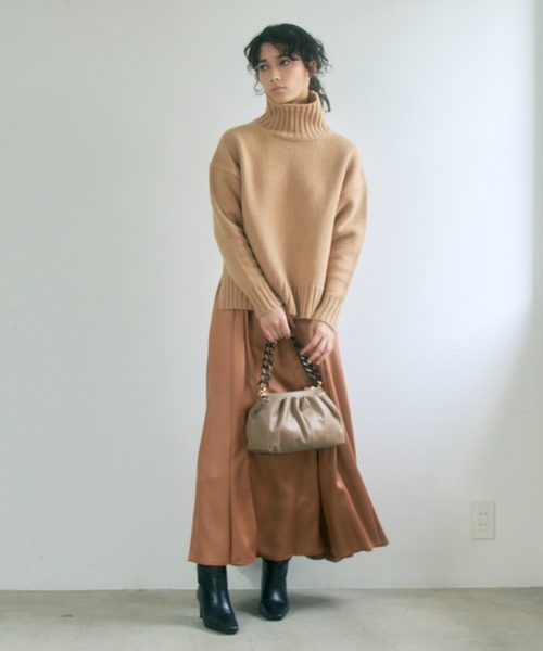 ANAYI（アナイ）の「レザーライクサテンフレア スカート（スカート・レディース・ベージュ/キャメル/トップグレー・36/38/34）」の9枚目の写真