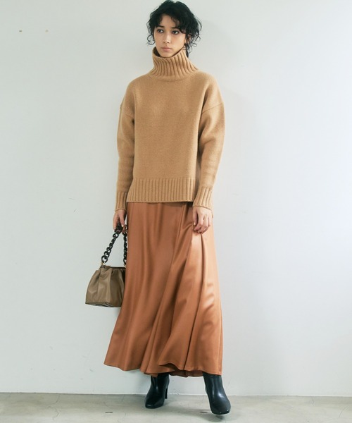 ANAYI（アナイ）の「レザーライクサテンフレア スカート（スカート・レディース・ベージュ/キャメル/トップグレー・36/38/34）」の7枚目の写真