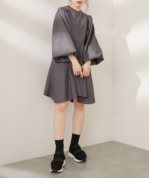 Chico（チコ）の「ボリューム袖イレヘムチュニック（チュニック・レディース・グレー/ブラウン/ベージュ・FREE）」の2枚目の写真