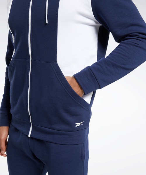 Reebok(リーボック)の「トレーニング エッセンシャルズ リニア ロゴ トラックスーツ / Training Essentials Linear Logo Track Suit(セットアップ・メンズ・ネイビー・SMALL/MEDIUM/LARGE/X-LARGE/XX-LARGE/XXX-LARGE/X-SMALL)」の3枚目の写真