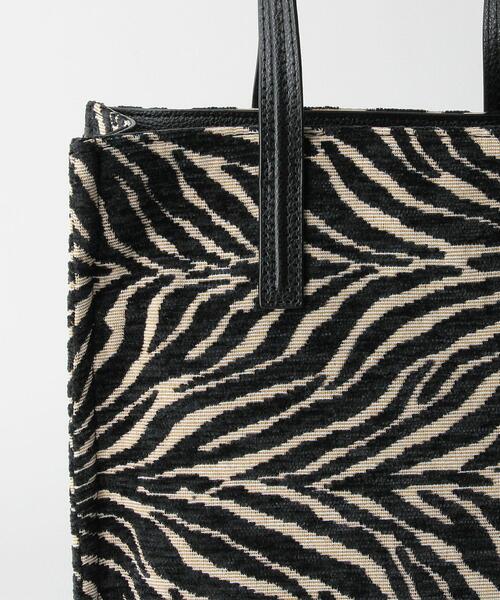 Casselini（キャセリーニ）の「＜Casselini（キャセリーニ）＞ジャカードプリント トートバッグ（トートバッグ・レディース・オフホワイト/ブラック・FREE）」の5枚目の写真