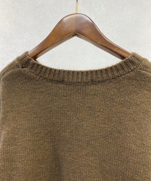 Chez toi(シェトワ)の「フラワー刺繍編地切替プルオーバー(ニット/セーター・レディース・ブラック/アイボリー/マスタード・FREE)」の11枚目の写真