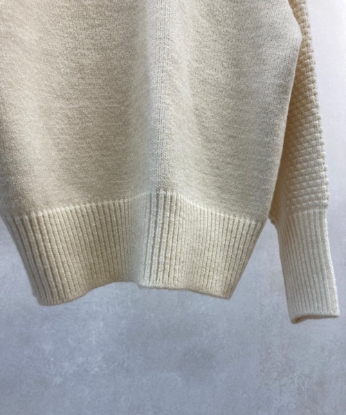 Chez toi(シェトワ)の「フラワー刺繍編地切替プルオーバー(ニット/セーター・レディース・ブラック/アイボリー/マスタード・FREE)」の17枚目の写真