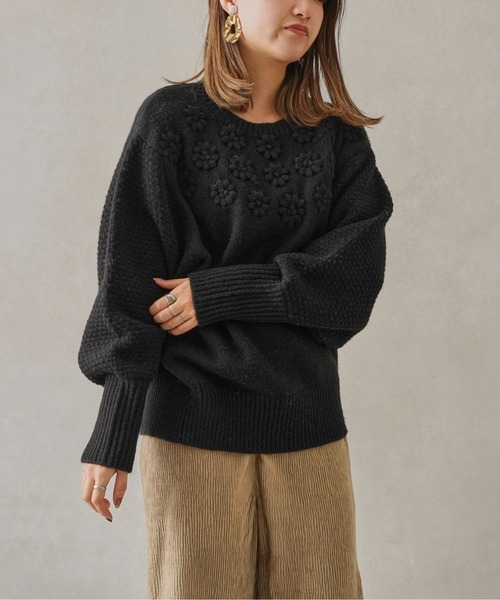 Chez toi(シェトワ)の「フラワー刺繍編地切替プルオーバー(ニット/セーター・レディース・ブラック/アイボリー/マスタード・FREE)」の22枚目の写真