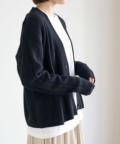 vingtrois（バントロア）の「【vingtrois】タスマニアウール100%ワイドリブVネックカーディガン（カーディガン/ボレロ・レディース・ブルー/モカ/グリーン/アイボリー/ブラック・M）」の22枚目の写真