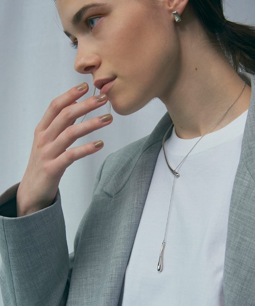 GOLDY（ゴールディ）の「カーブド メタル "Y"シェイプ ネックレス（ネックレス・レディース・ゴールド/シルバー/その他1・FREE）」の4枚目の写真