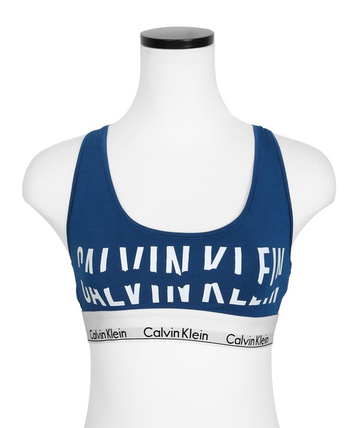 Calvin Klein Underwear（カルバンクラインアンダーウェア）の「Calvin Klein Underwear カルバンクライン ブラ レディース アンダーウェア 女性 下着 スポーツブラ ノンワイヤーブラ ワイヤレスブラ 無地 ロゴ  ブラトップ（ブラジャー・レディース・ホワイト/ブラック/ピンク/ターコイズブルー/ブルー/ホワイト系その他/ブラック系その他/グレー系その他/ピンク系その他/ワイン/ホワイト系その他2/ブラック系その他3/ブラック系その他4/ブラック系その他6/グレー系その他2/グレー系その他3/グレー系その他4/グレー系その他6/ブルー系その他/ブルー系その他2/パープル/レッド/ブルー系その他4/ブルー系その他3/パープル系その他/レッド系その他/その他/パープル系その他2/ブラック系その他7/オリーブ/レッド系その他2/ライトグリーン・SMALL/MEDIUM/LARGE/X-SMALL/X-LARGE）」の19枚目の写真