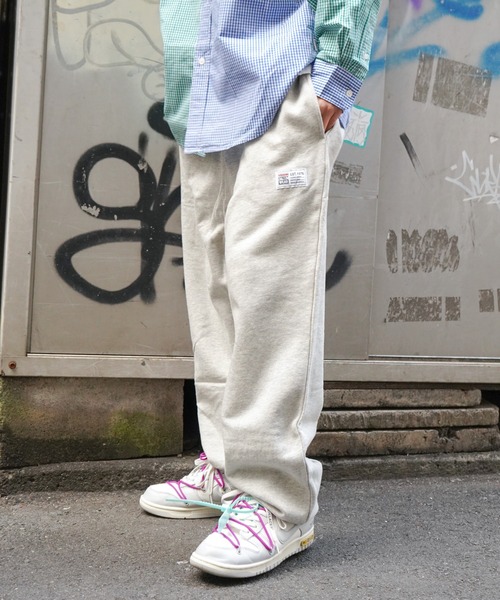 VENCEEXCHANGE（ヴァンスエクスチェンジ）の「VISION STREET WEAR　ヴィジョンストリートウェア　プリントロゴワイドシルエットスウェットパンツ　　ジョガーパンツ/イージーパンツ/ワイドパンツ（スウェットパンツ・メンズ・チャコールグレー/オフホワイト・M/L）」の3枚目の写真