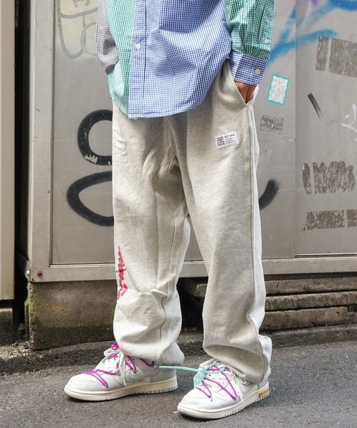 VENCEEXCHANGE（ヴァンスエクスチェンジ）の「VISION STREET WEAR　ヴィジョンストリートウェア　プリントロゴワイドシルエットスウェットパンツ　　ジョガーパンツ/イージーパンツ/ワイドパンツ（スウェットパンツ・メンズ・チャコールグレー/オフホワイト・M/L）」の5枚目の写真