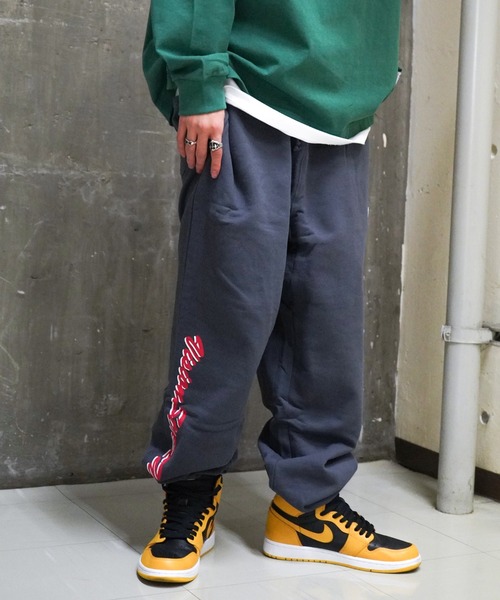 VENCEEXCHANGE（ヴァンスエクスチェンジ）の「VISION STREET WEAR　ヴィジョンストリートウェア　プリントロゴワイドシルエットスウェットパンツ　　ジョガーパンツ/イージーパンツ/ワイドパンツ（スウェットパンツ・メンズ・チャコールグレー/オフホワイト・M/L）」の12枚目の写真