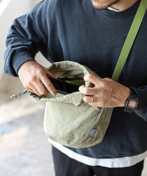 B:MING by BEAMS（ビーミングバイビームス）の「サウナ BAG（ショルダーバッグ・メンズ・ホワイト/ネイビー/オリーブ/ブラック/ピンク/グリーン/グリーン系その他5/コーラル/グレイッシュブルー/ブラック系その他・ONE SIZE/FREE）」の13枚目の写真