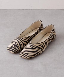 Thevon（ゼボン）の「Vカットパンプス（パンプス）」