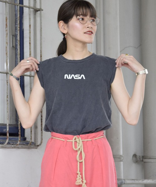 NASA（ナサ）の「【NASA】ノースリーブプリントTシャツ / Warm logo Pigment N/S Tee（Tシャツ/カットソー・レディース・チャコールグレー/アイボリー・FREE）」の5枚目の写真