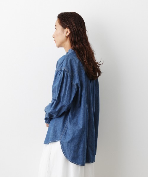 RODEO CROWNS WIDE BOWL（ロデオクラウンズワイドボウル）の「デニムフリルシャツ（シャツ/ブラウス・レディース・ライトブルー/ブルー・FREE）」の4枚目の写真