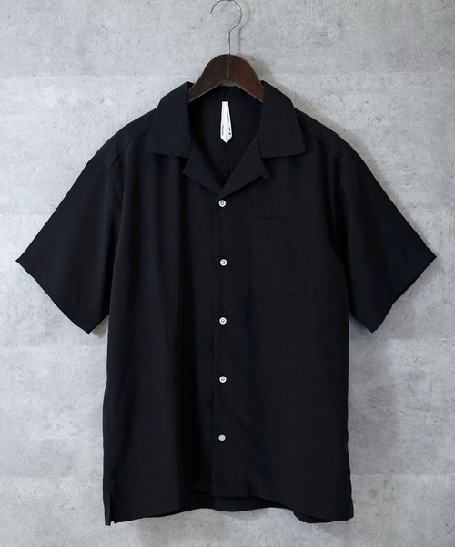 Anytime Songs(エニータイムソングス)の「ポリエステル 無地 オープンカラーシャツS/S(シャツ/ブラウス・メンズ・ホワイト/ブラック/サックスブルー/グリーン/モカ/グレイッシュベージュ・MEDIUM/LARGE/X-LARGE)」の2枚目の写真