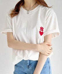 MLB Korea(エムエルビーコリア)/オーバーサイズ ハートスモール ロゴ刺繍 Tシャツ