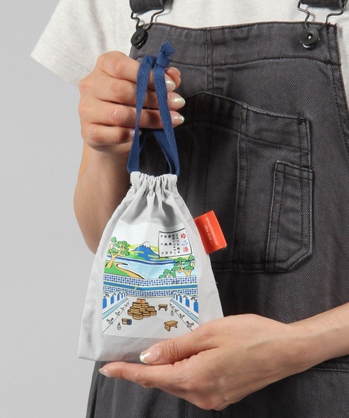 niko and...（ニコアンド）の「【おもいでのはとば】コラボ巾着ポーチ（ポーチ・レディース・チャコール/グレー/ホワイト・0）」の5枚目の写真