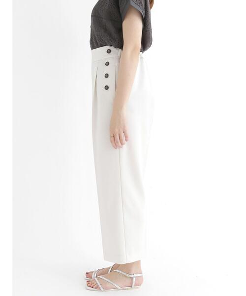 Te chichi（テチチ）の「サイド釦ワイドクロップトパンツ（その他パンツ・レディース・ネイビー/オフホワイト/グリーン・SMALL/MEDIUM）」の8枚目の写真