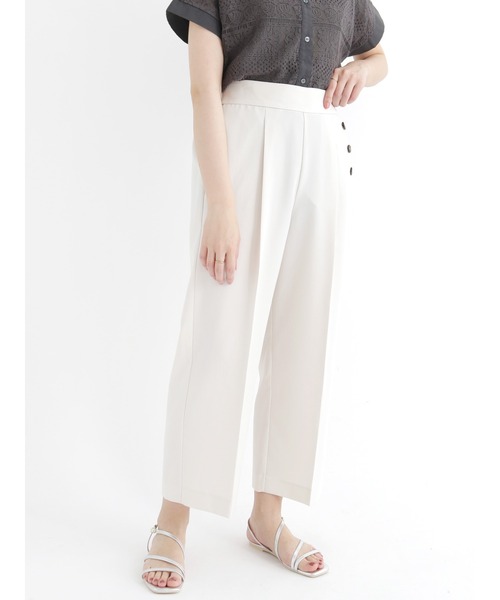 Te chichi（テチチ）の「サイド釦ワイドクロップトパンツ（その他パンツ・レディース・ネイビー/オフホワイト/グリーン・SMALL/MEDIUM）」の2枚目の写真