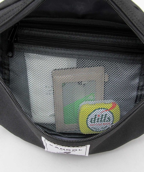 KANGOL（カンゴール）の「ビッグタグ ポリエステル ウエストポーチ（ボディバッグ/ウエストポーチ・メンズ・ブラック・FREE）」の14枚目の写真